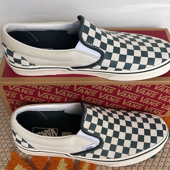 Vans WMNS Classic Slip-On
Checkerboard Green/True White 
VN000BVZBGN
Sneakers - Picture 4 of 16